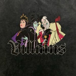 -Disney Tshirt Villains Cruella Maleficent Stradivarius Size M